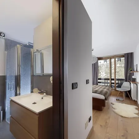 Hellochalet - To Door With Big Terrace Overlooking Skiruns *